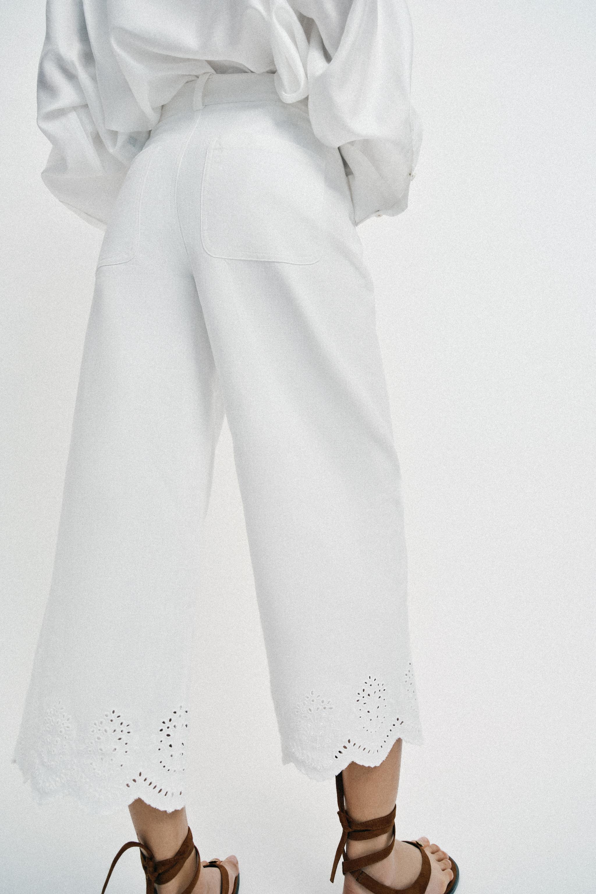 JUPE-CULOTTE À BRODERIES PERFORÉES